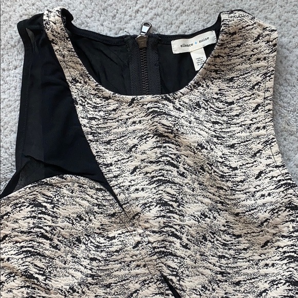 Black and white mesh pattern tank - Picture 2 of 4